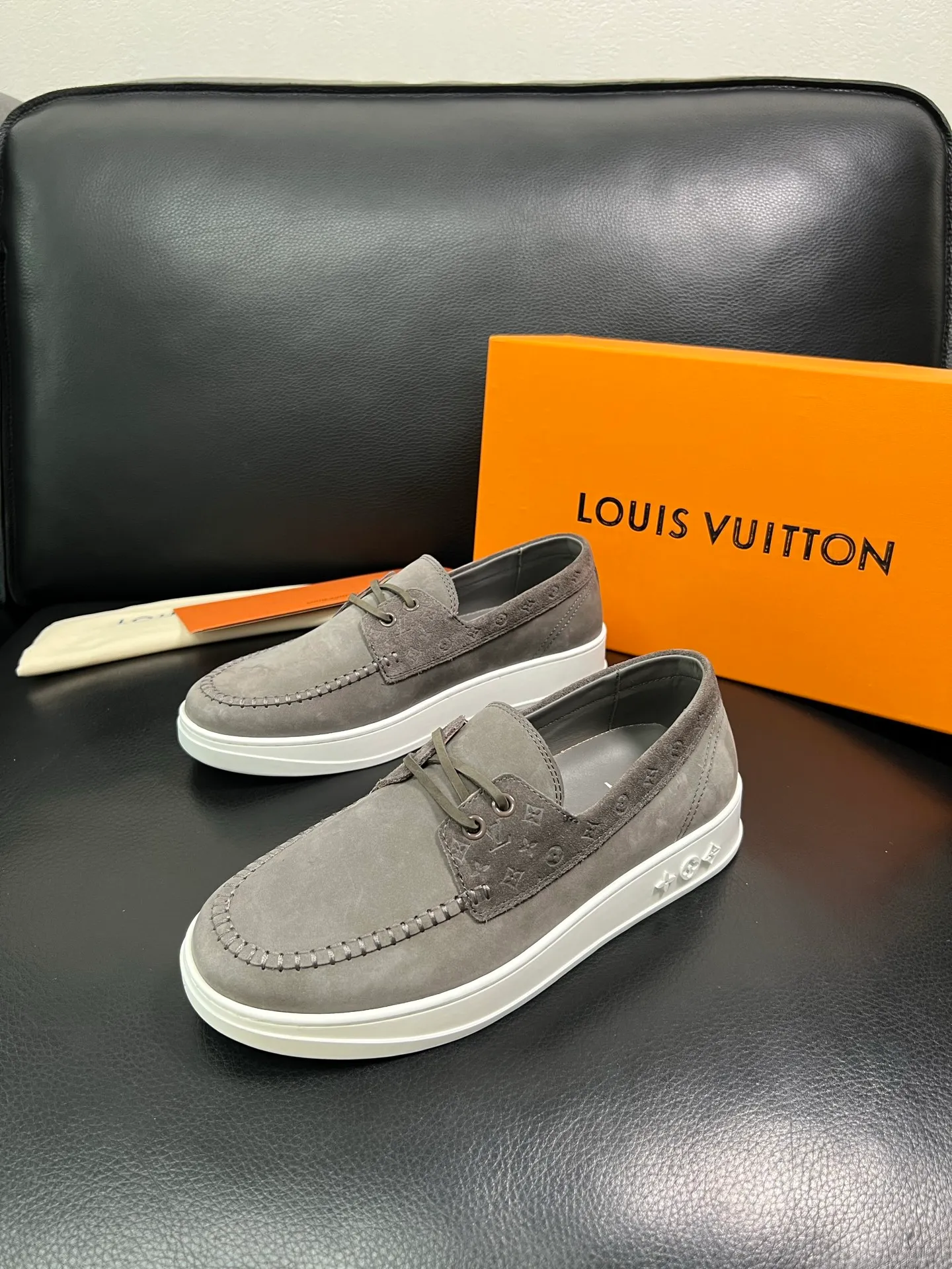 Men's shoes 💰780 Lv top purchasing agent Louis Vuitton, slip-on sports shoes counter synchronization, uppers imported from Italy, high-quality splicing colorful and complex handicrafts, imported cowhide pads are soft and comfortable, soles: original soles specially provided by the original factory, T men's shoes 💰U exclusive movable molded soles are super comfortable, original and single goods, high quality, you can go in and out of the counter at will, welcome to compare, code number 39-44 (customized 38 45)85856
